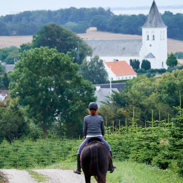 Diernæs Kirke og rytter Faaborg