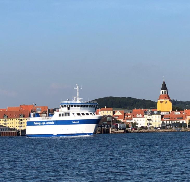 Die Fähre Ø-færgen zu den Inseln Lyø und Avernakø | Das Südfünische Inselmeer | VisitFaaborg
